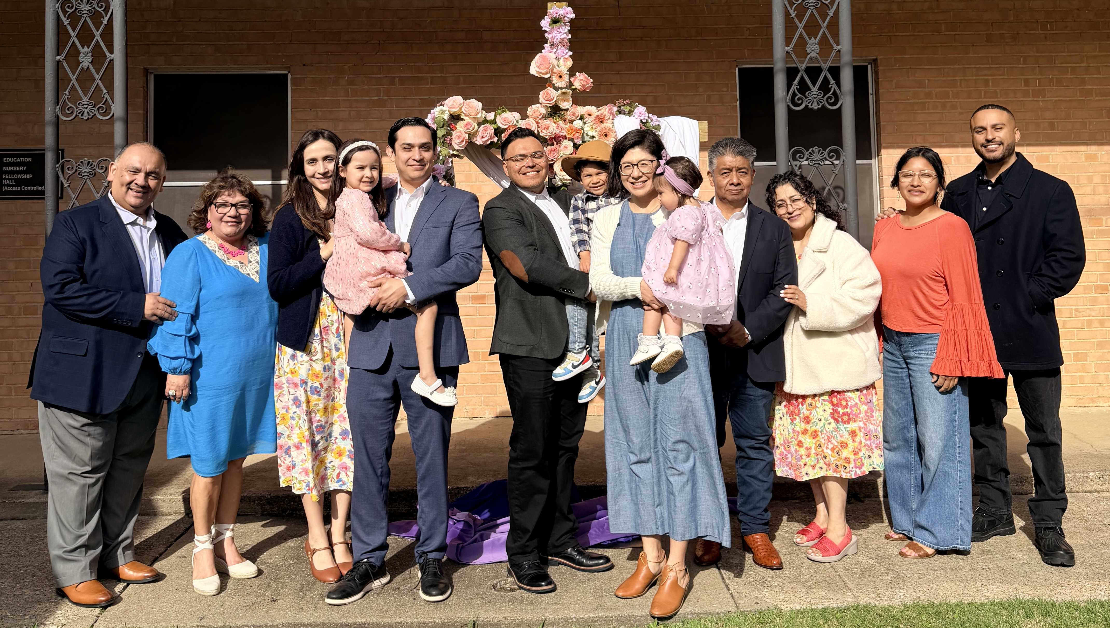 Los ancianos de La Iglesia de la Promesa con sus familias